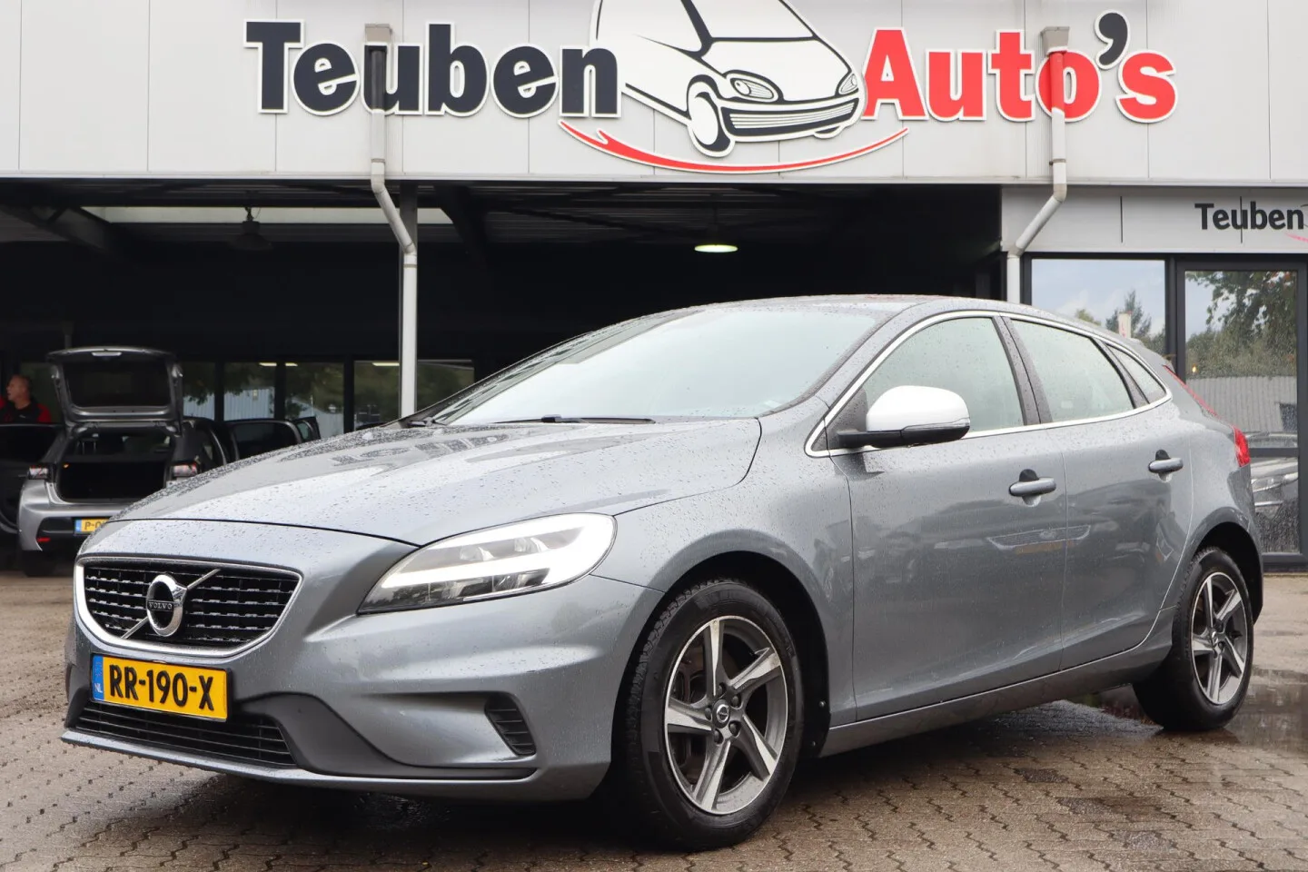 Volvo V40 (2018) — foto 1