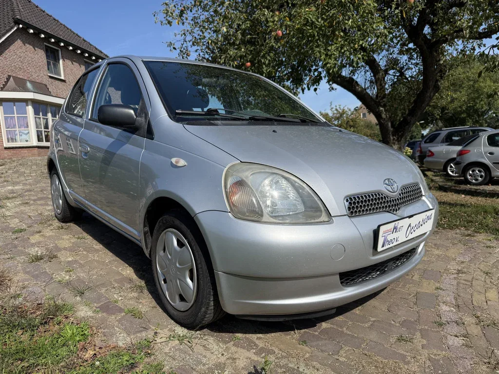 Toyota Yaris (2000) — foto 1
