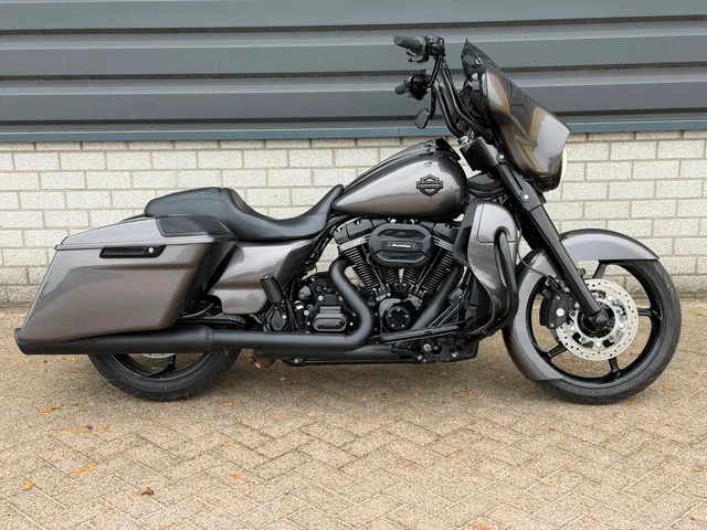 Harley-Davidson Street Glide (2016) — foto 1