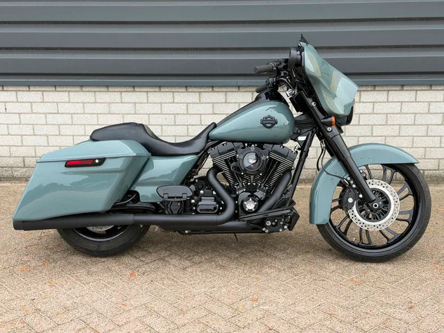 Harley-Davidson Street Glide (2015) — foto 1