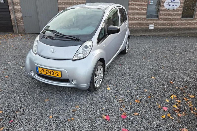 Peugeot iOn (2013)
