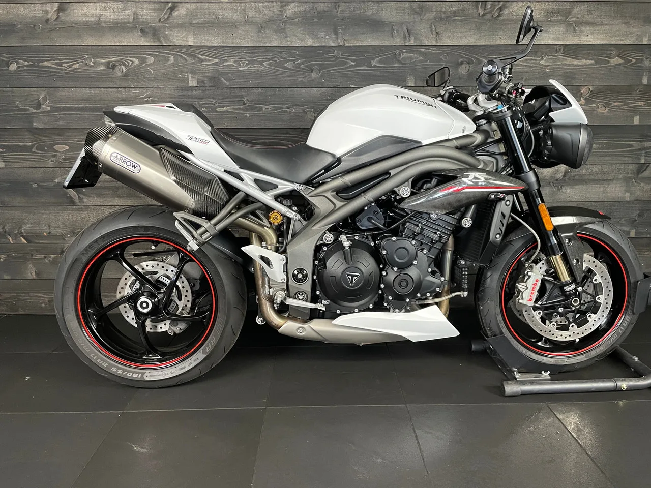 Triumph Speed Triple 1050 (2018) — foto 1