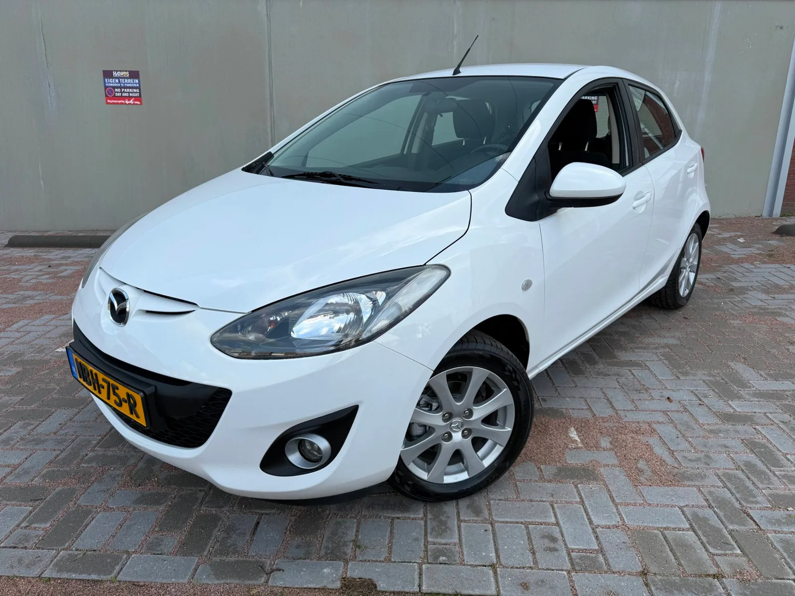 Mazda 2 (2011) — foto 1