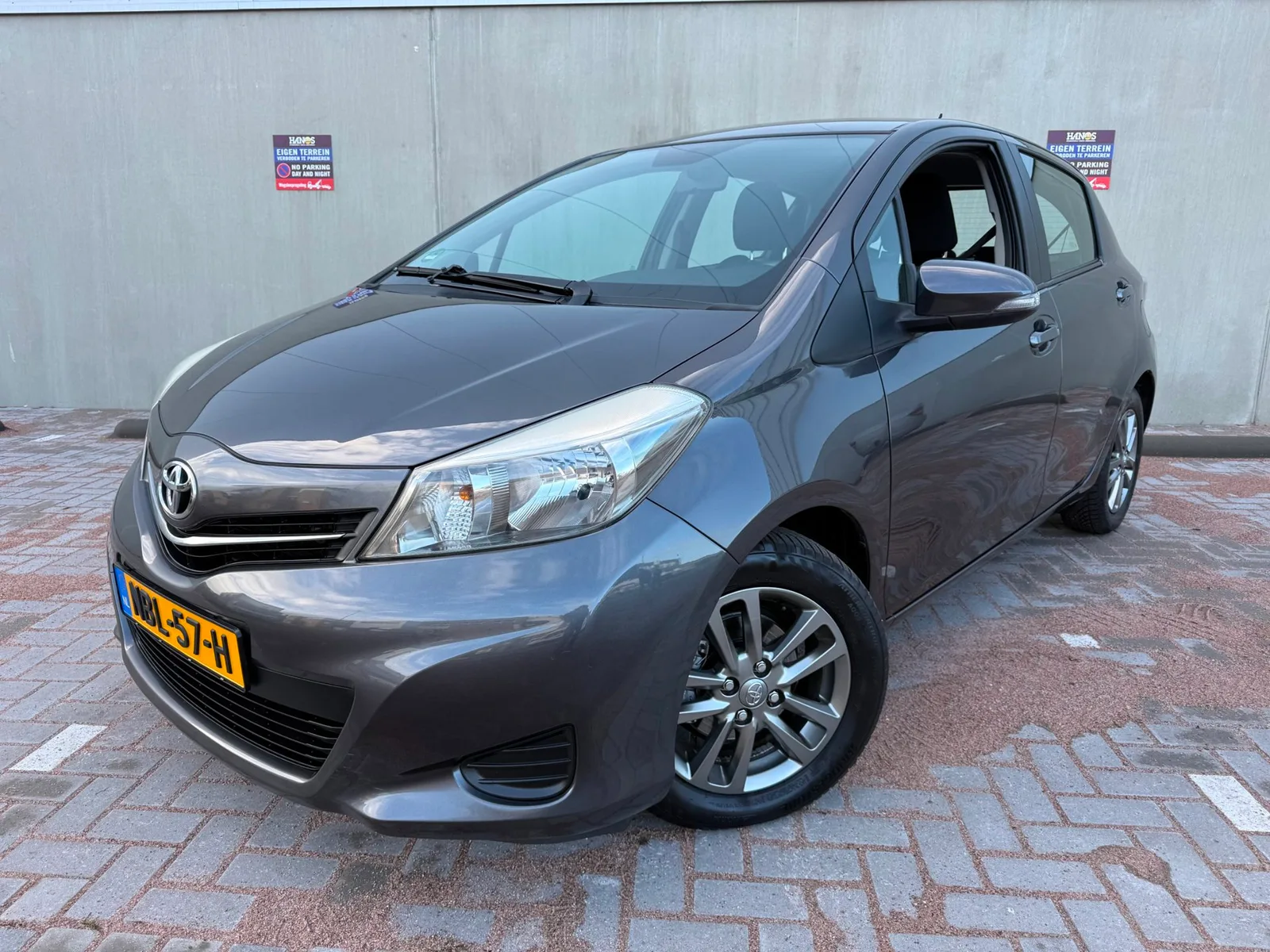 Toyota Yaris (2014) — foto 1