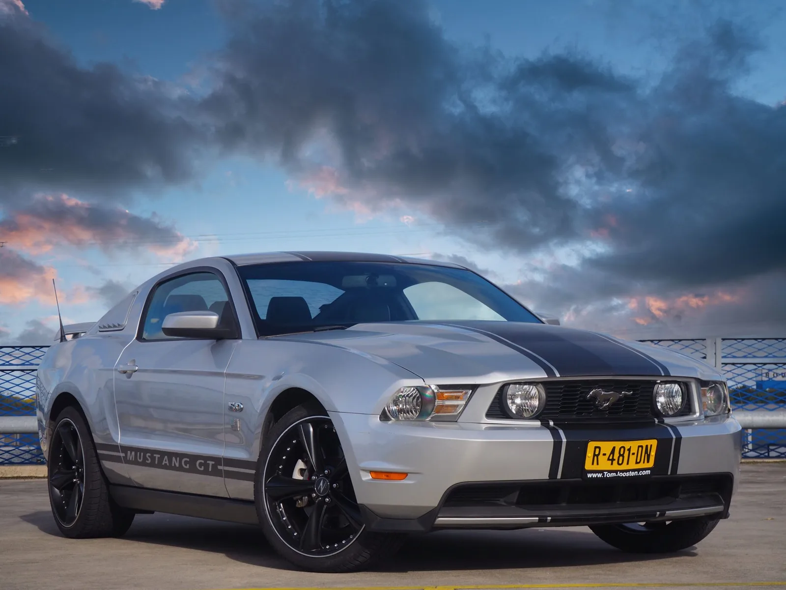 Ford Mustang (2011) — foto 1