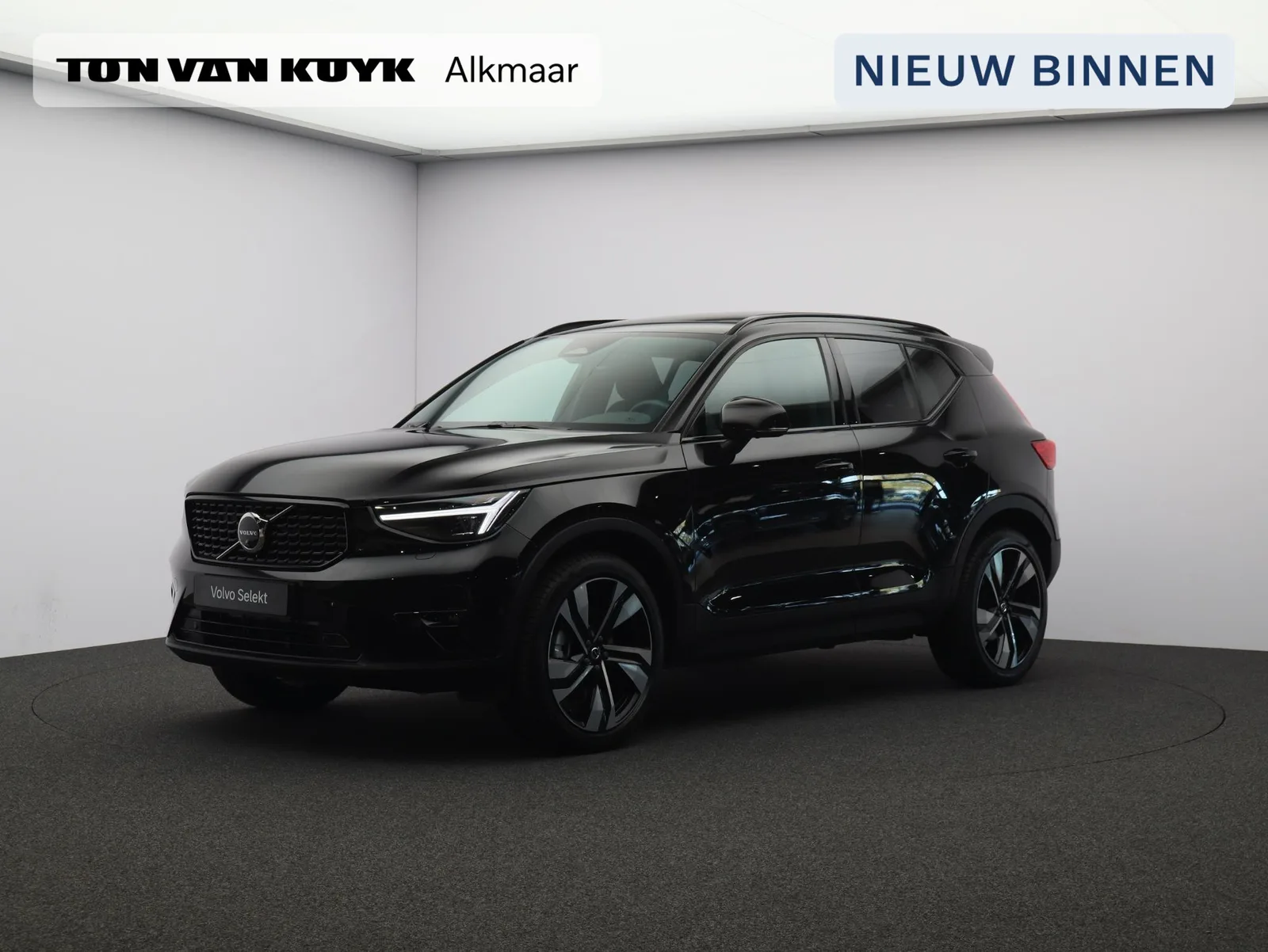 Volvo XC40 (2026) — foto 1