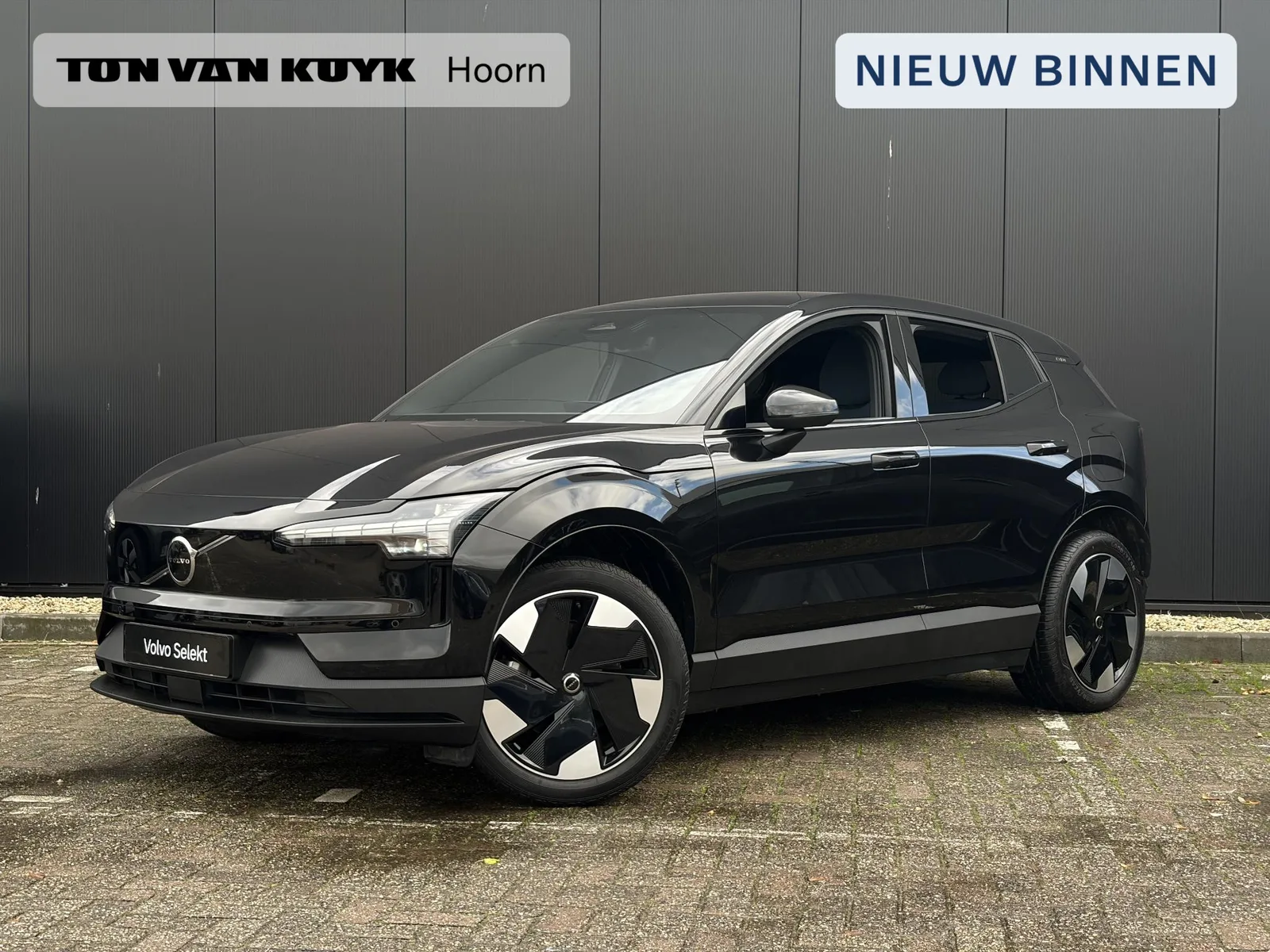 Volvo EX30 (2024) — foto 1