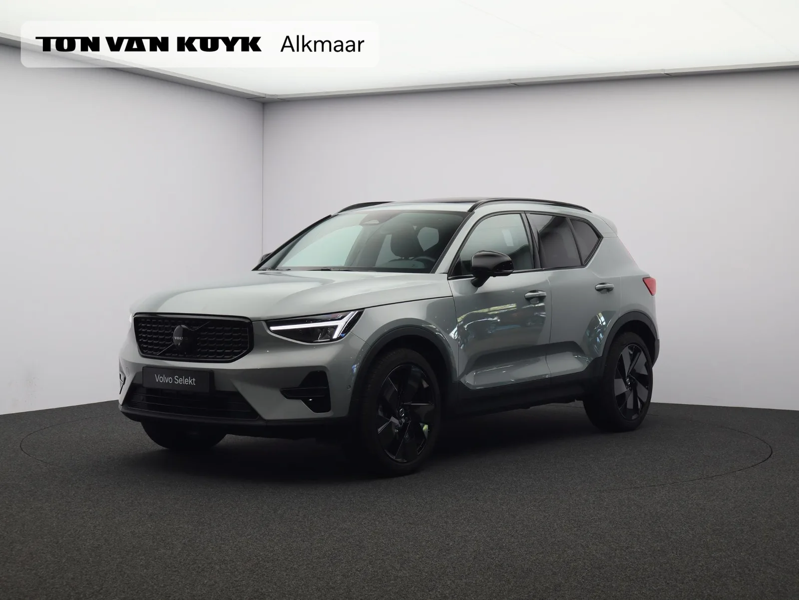 Volvo XC40 (2026) — foto 1