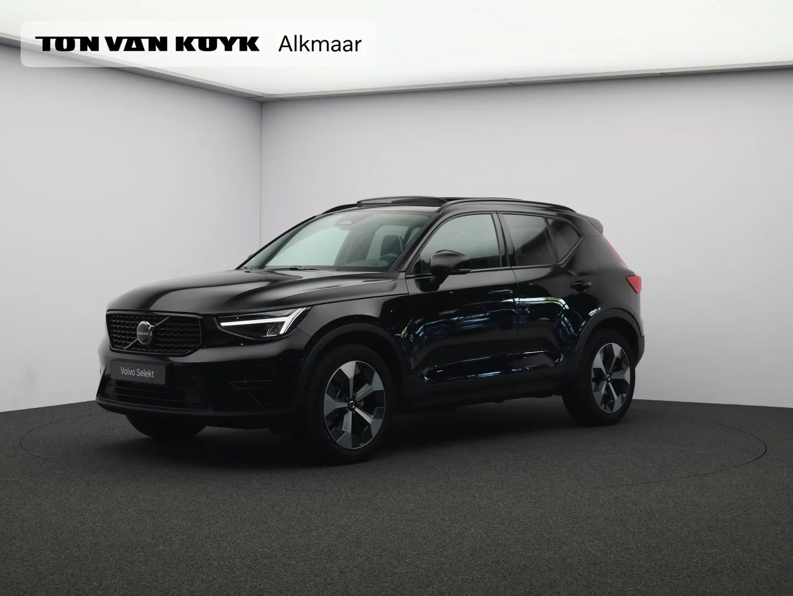 Volvo XC40 (2026) — foto 1