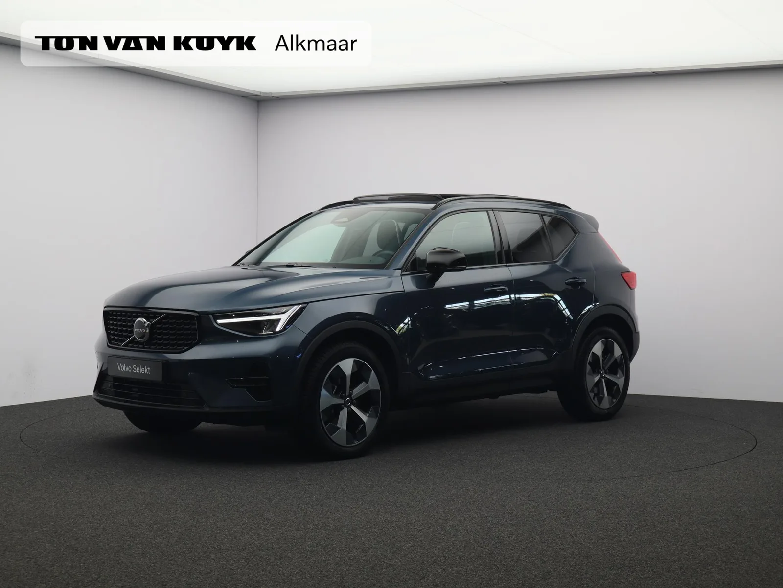 Volvo XC40 (2026) — foto 1