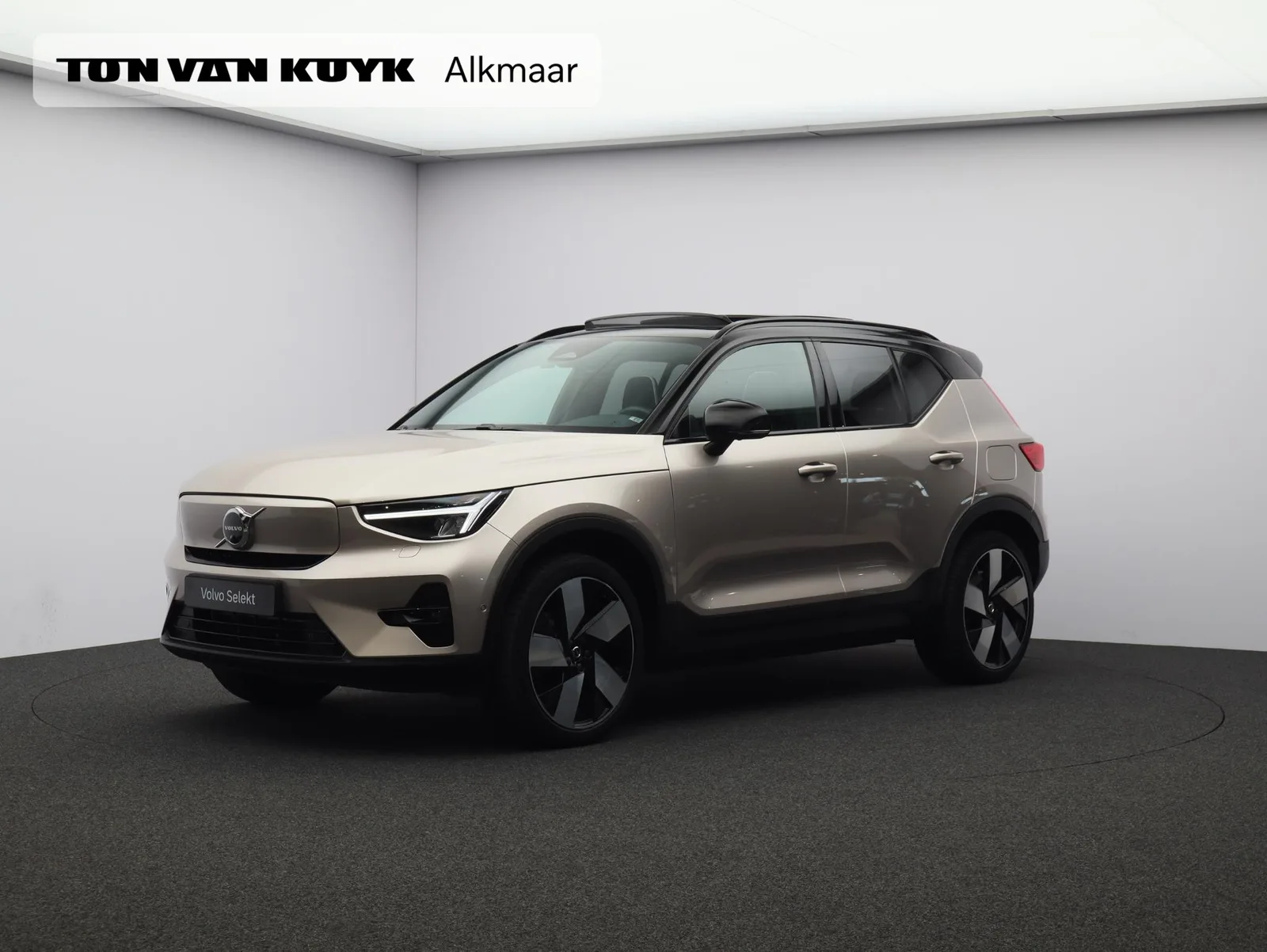Volvo XC40 (2023) — foto 1