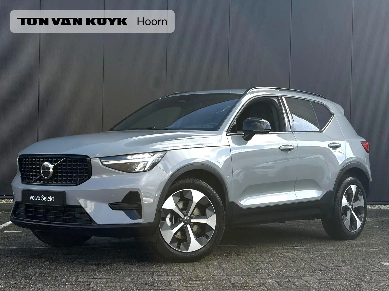 Volvo XC40 (2026) — foto 1