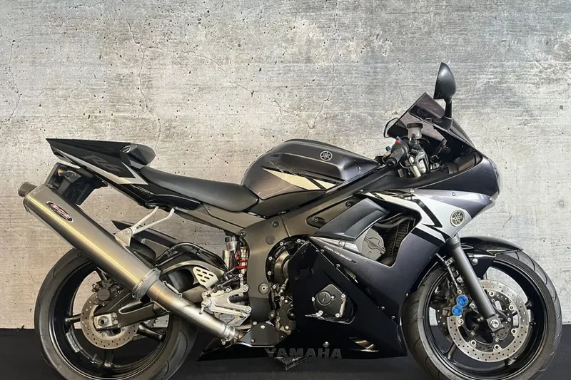 Yamaha YZF-R6 (2004)
