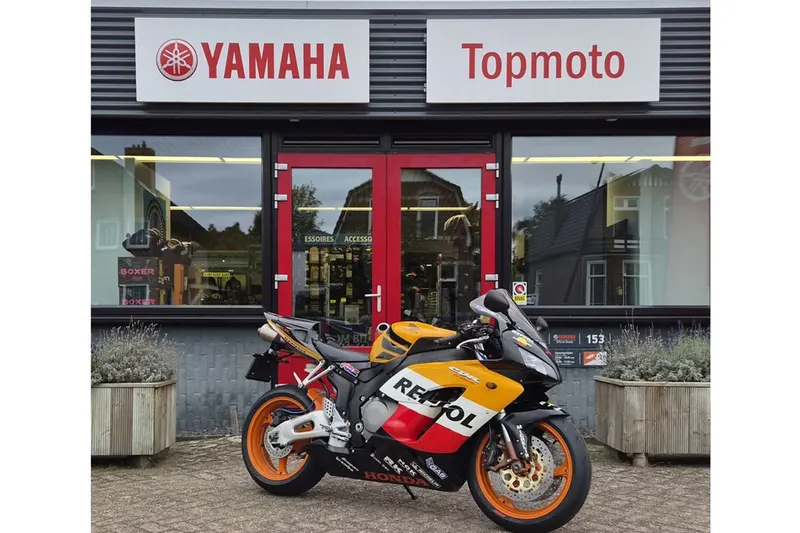 Honda CBR 1000 RR Fireblade (2005)