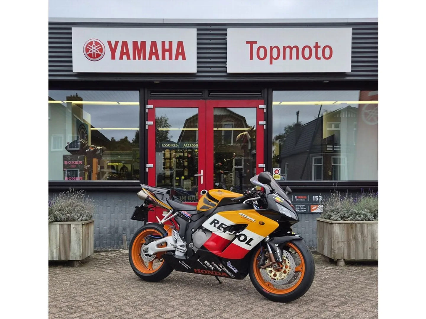 Honda CBR 1000 RR Fireblade (2005) — foto 1