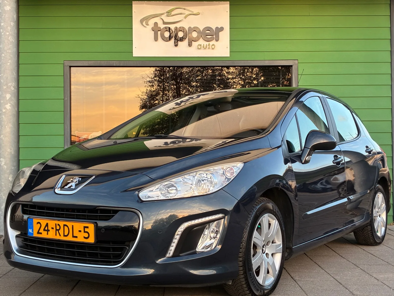 Peugeot 308 (2011) — foto 1