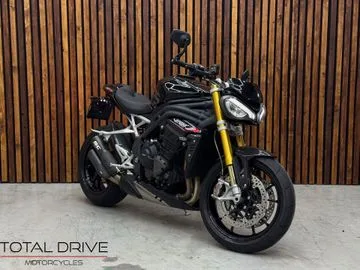 Triumph Speed Triple 1200 (2021) — foto 1