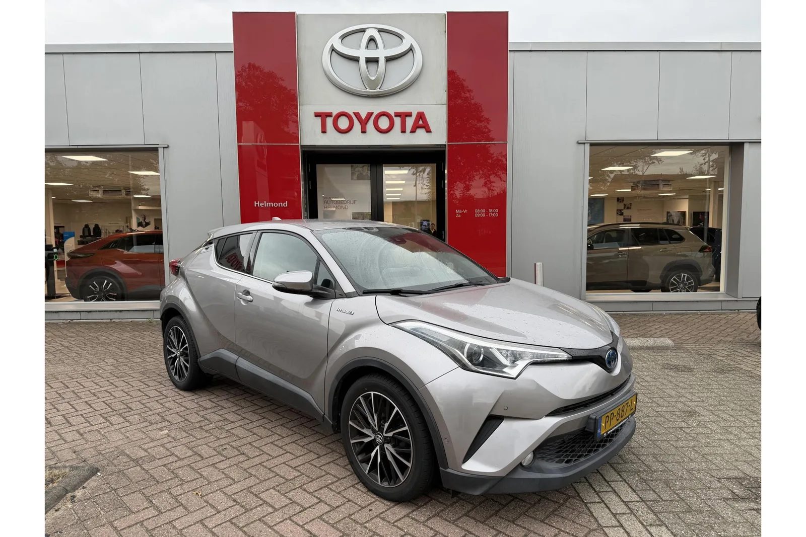 Toyota C-HR (2017) — foto 1