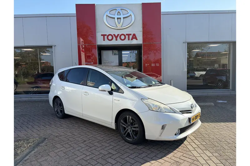 Toyota Prius Wagon (2012)