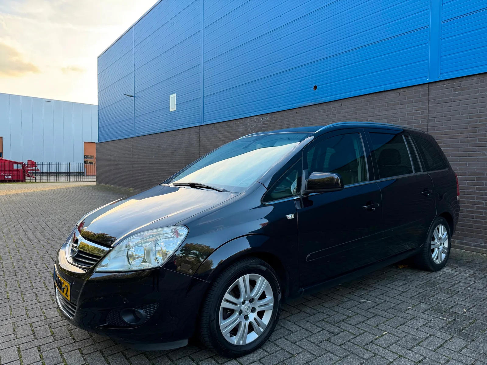 Opel Zafira (2010) — foto 1