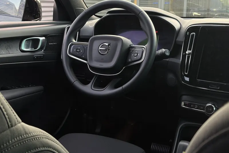 Volvo EX40 (2026)