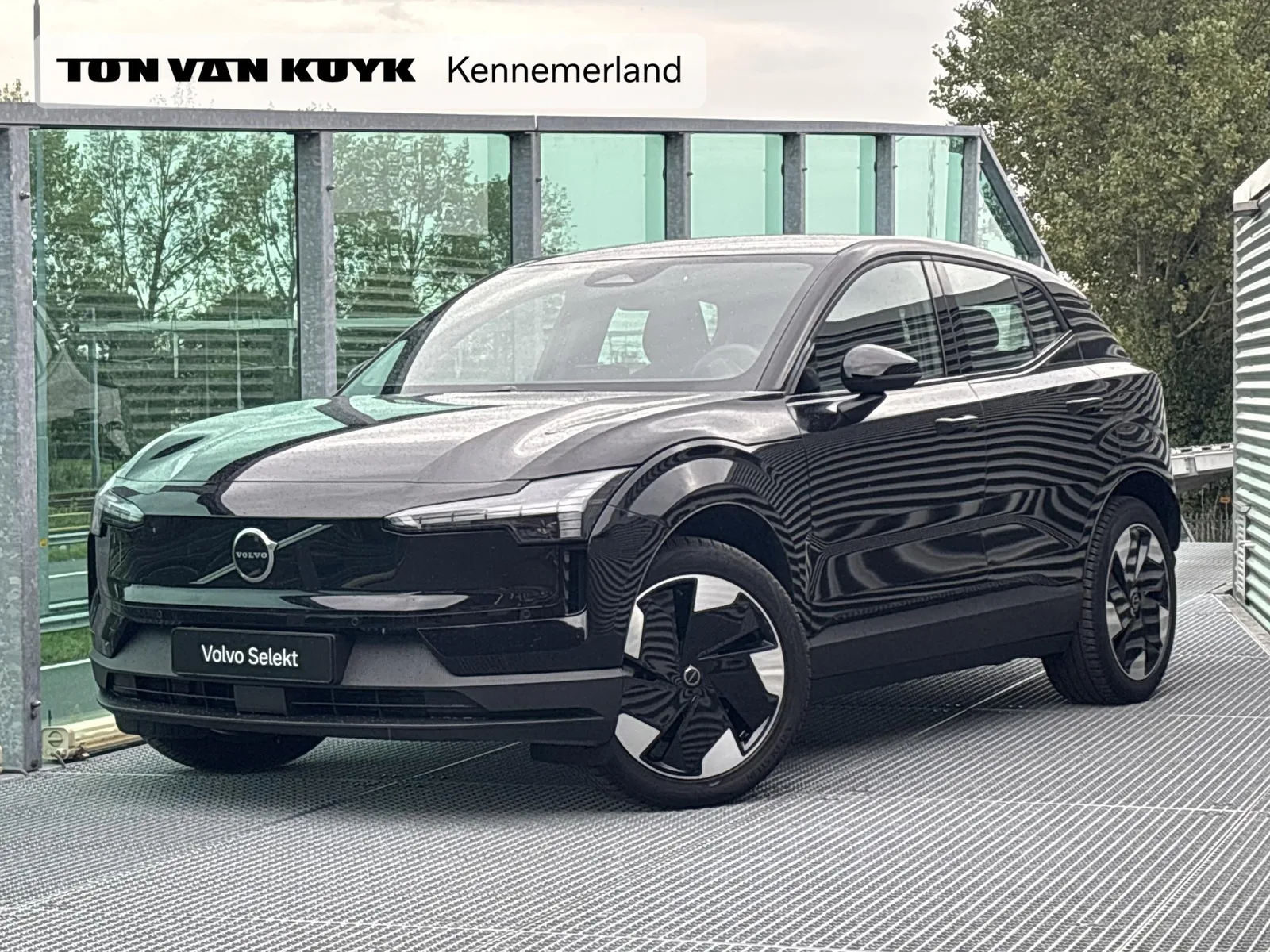 Volvo EX30 (2025) — foto 1