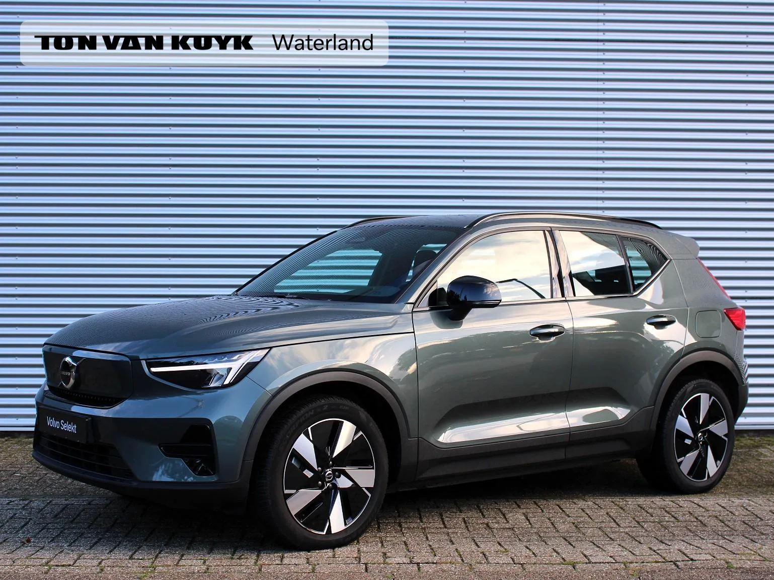 Volvo EX40 (2025) — foto 1
