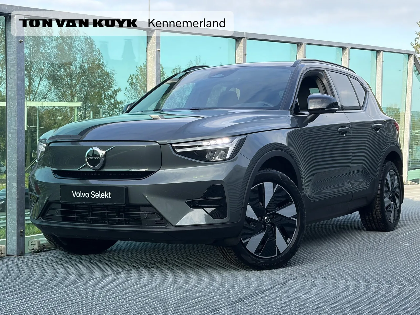 Volvo EX40 (2026) — foto 1