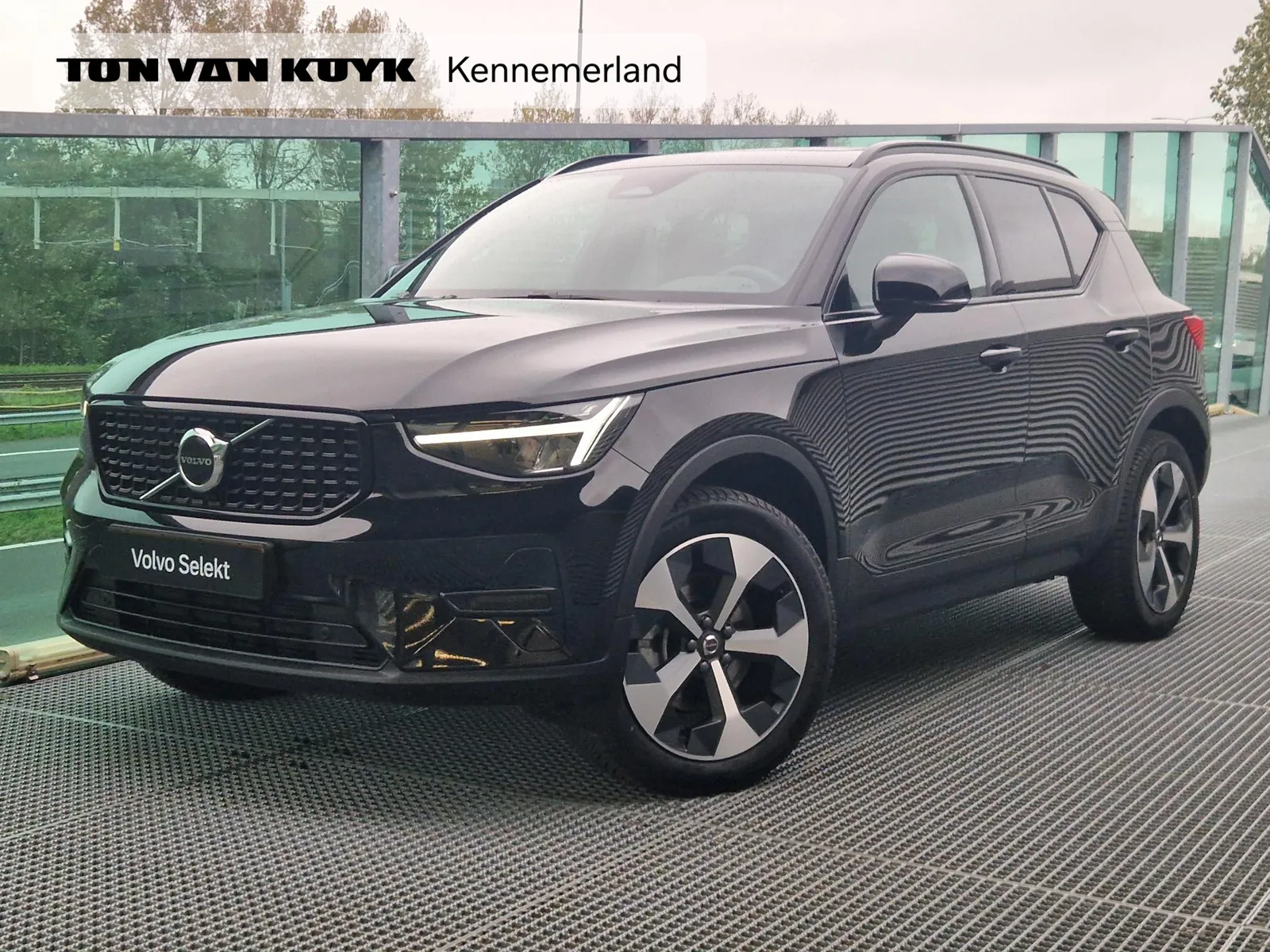 Volvo XC40 (2026) — foto 1