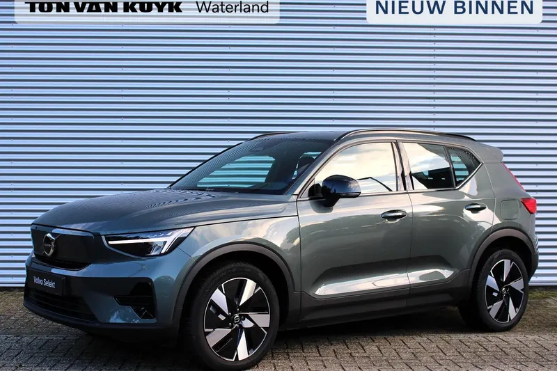 Volvo EX40 (2025)