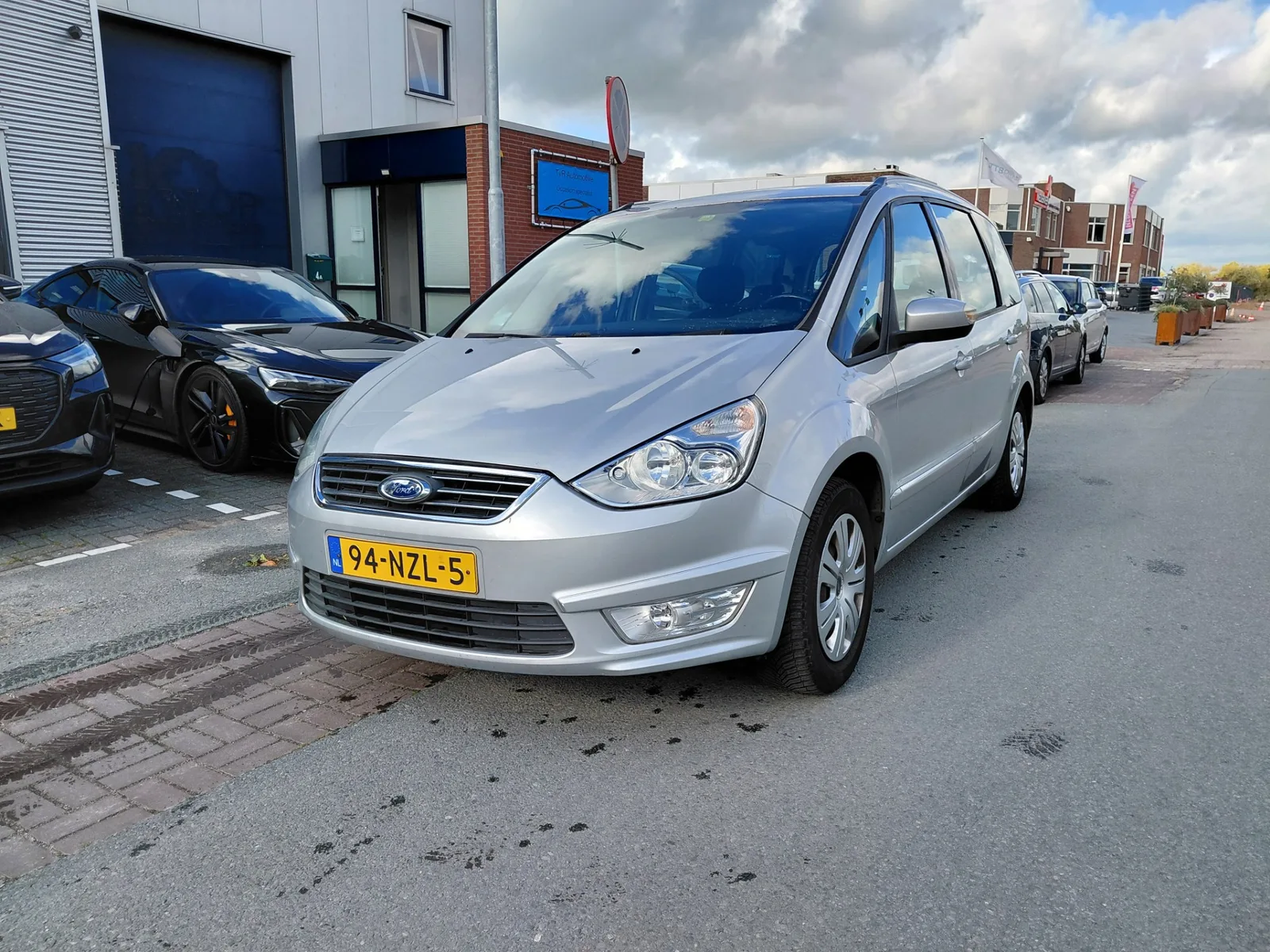 Ford Galaxy (2011) — foto 1