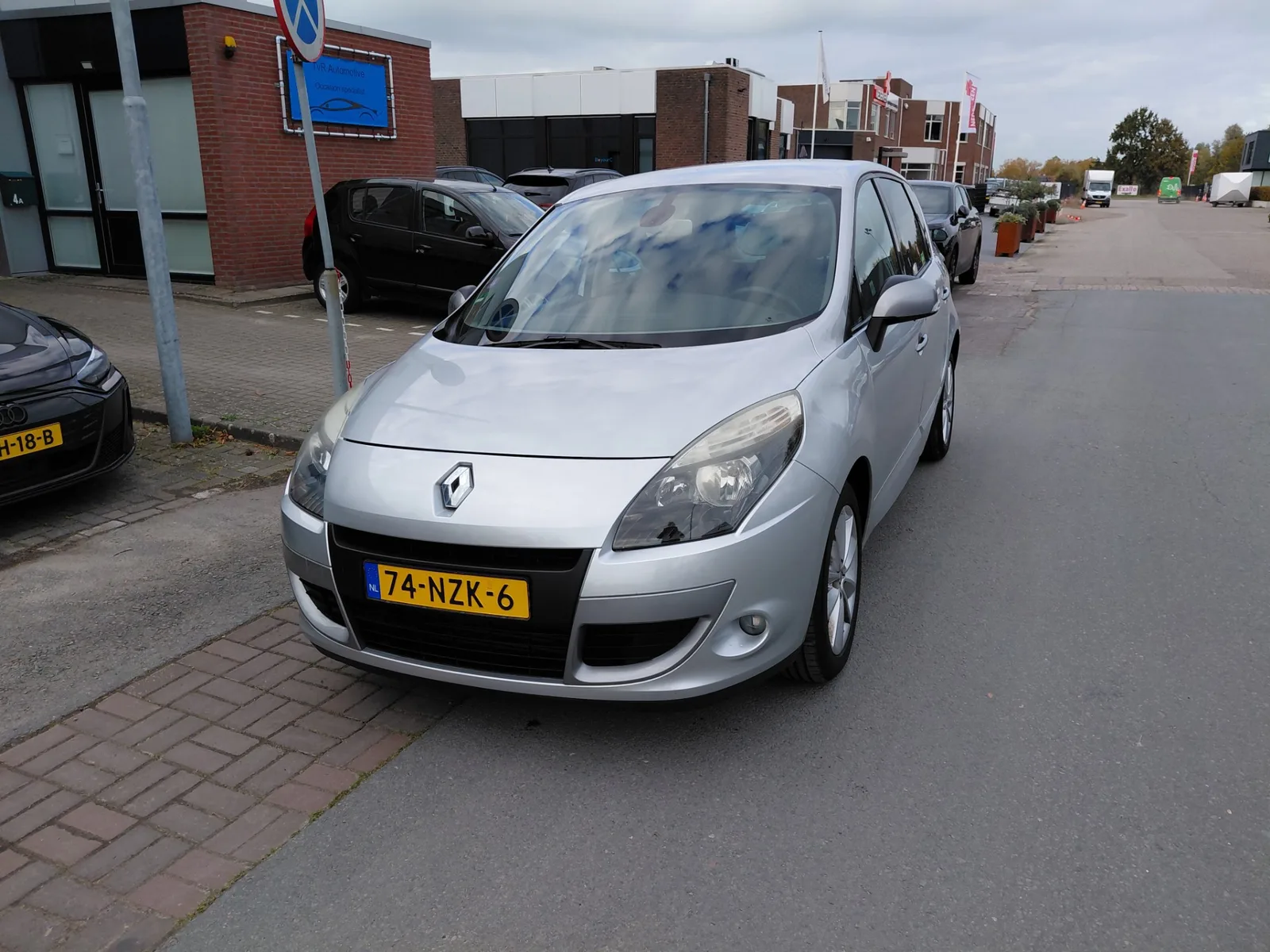 Renault Scénic (2011) — foto 1