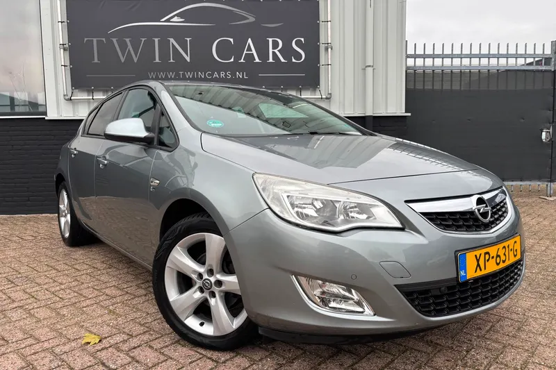 Opel Astra (2012)