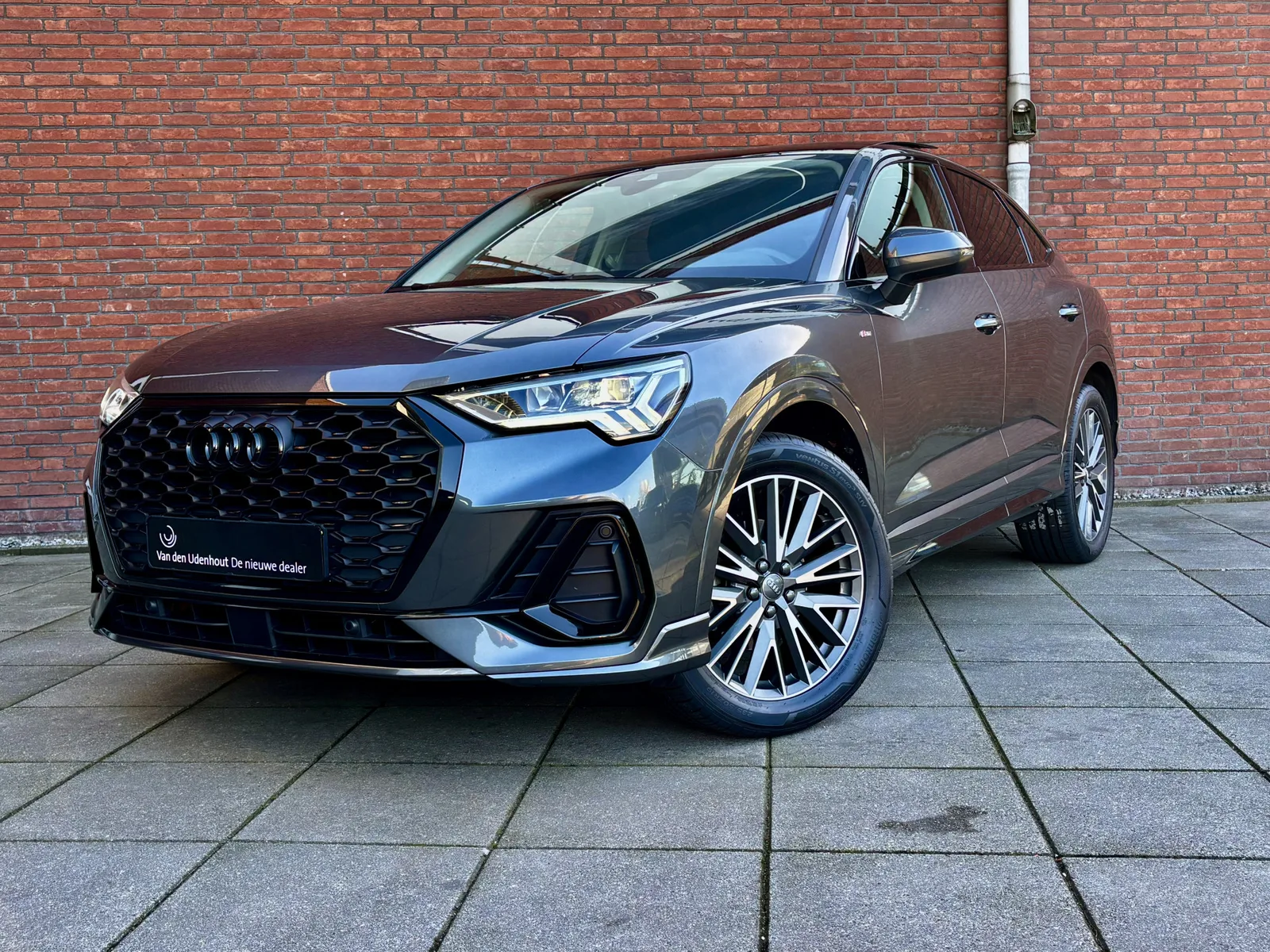 Audi Q3 Sportback (2020) — foto 1