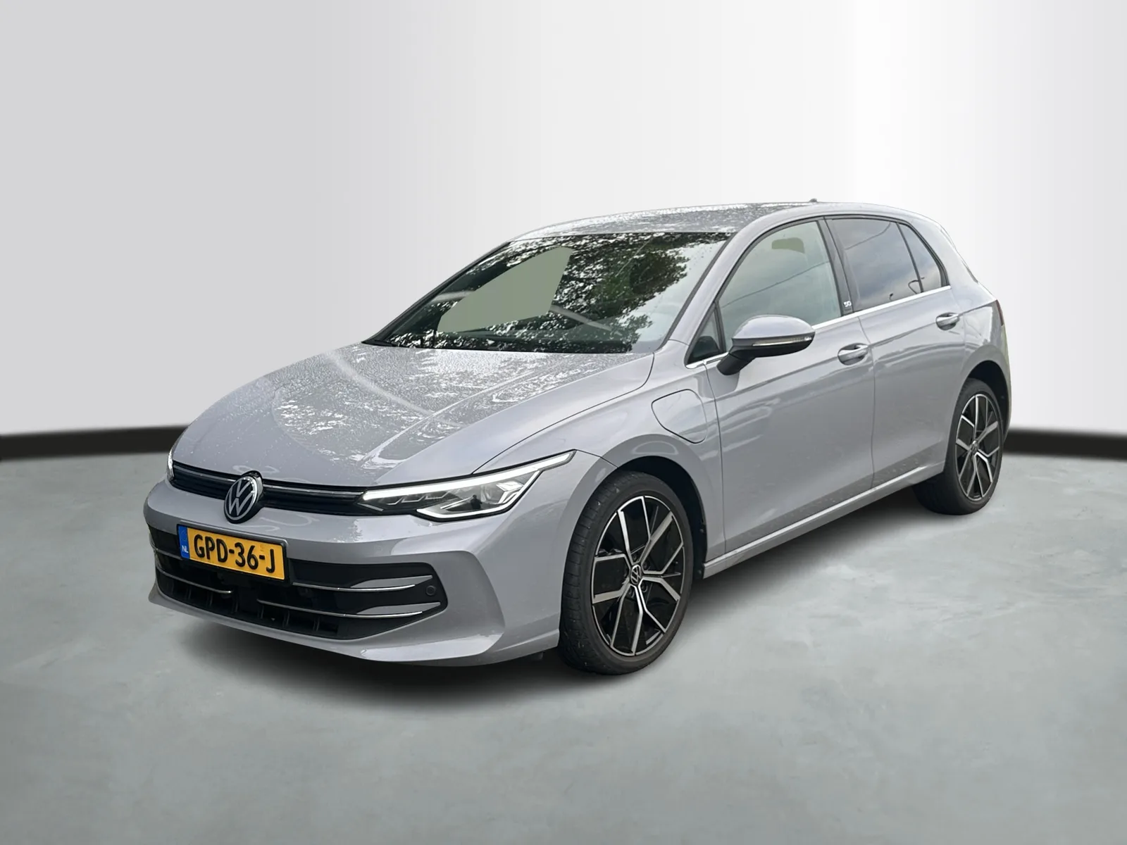 Volkswagen Golf (2024) — foto 1