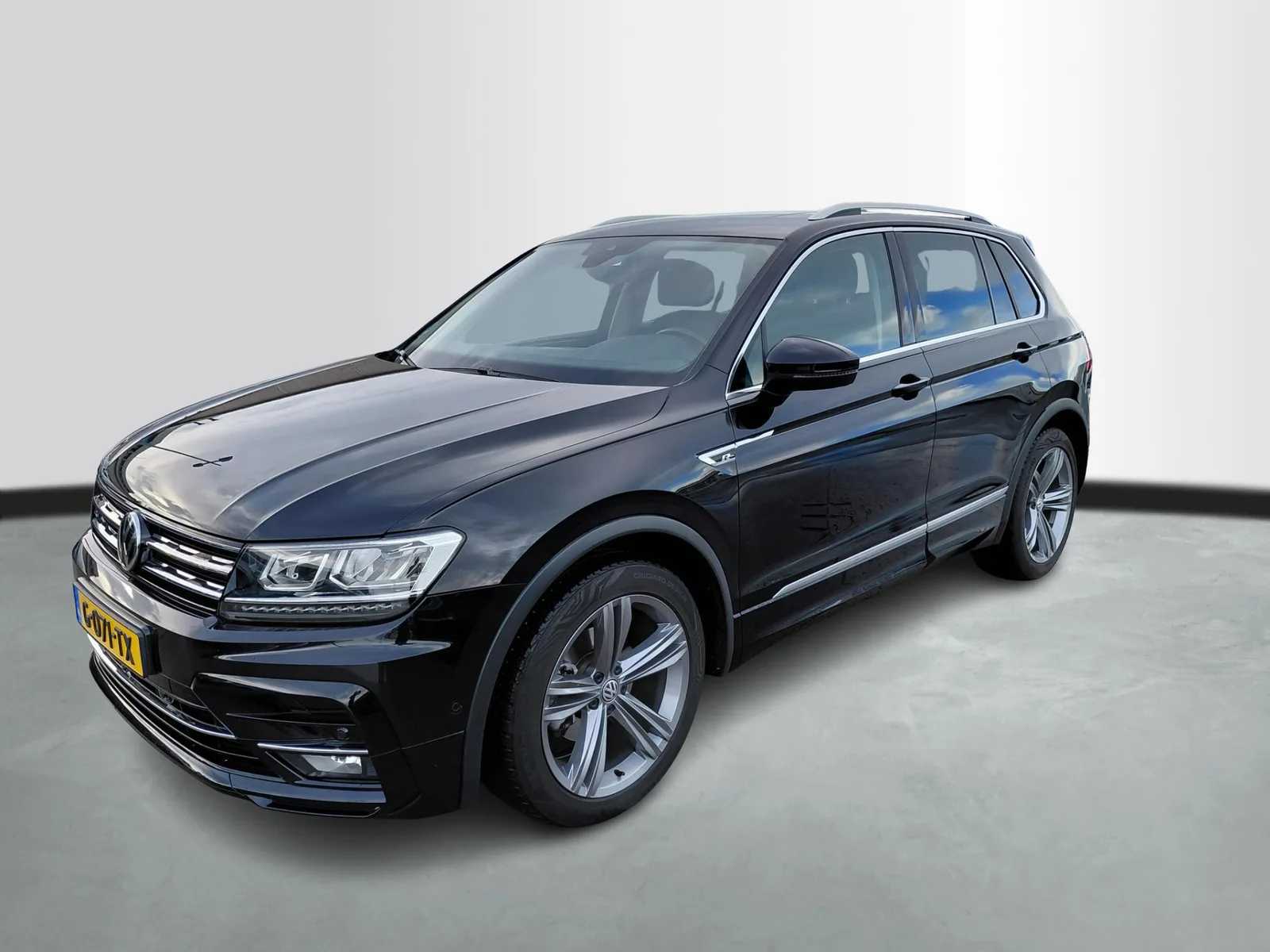 Volkswagen Tiguan (2019) — foto 1