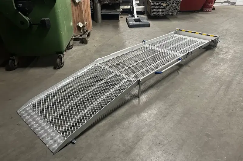 FEAL Rolstoeloprijplaat - Laadklep oprijplaat dubbel opvouwbaar (0)