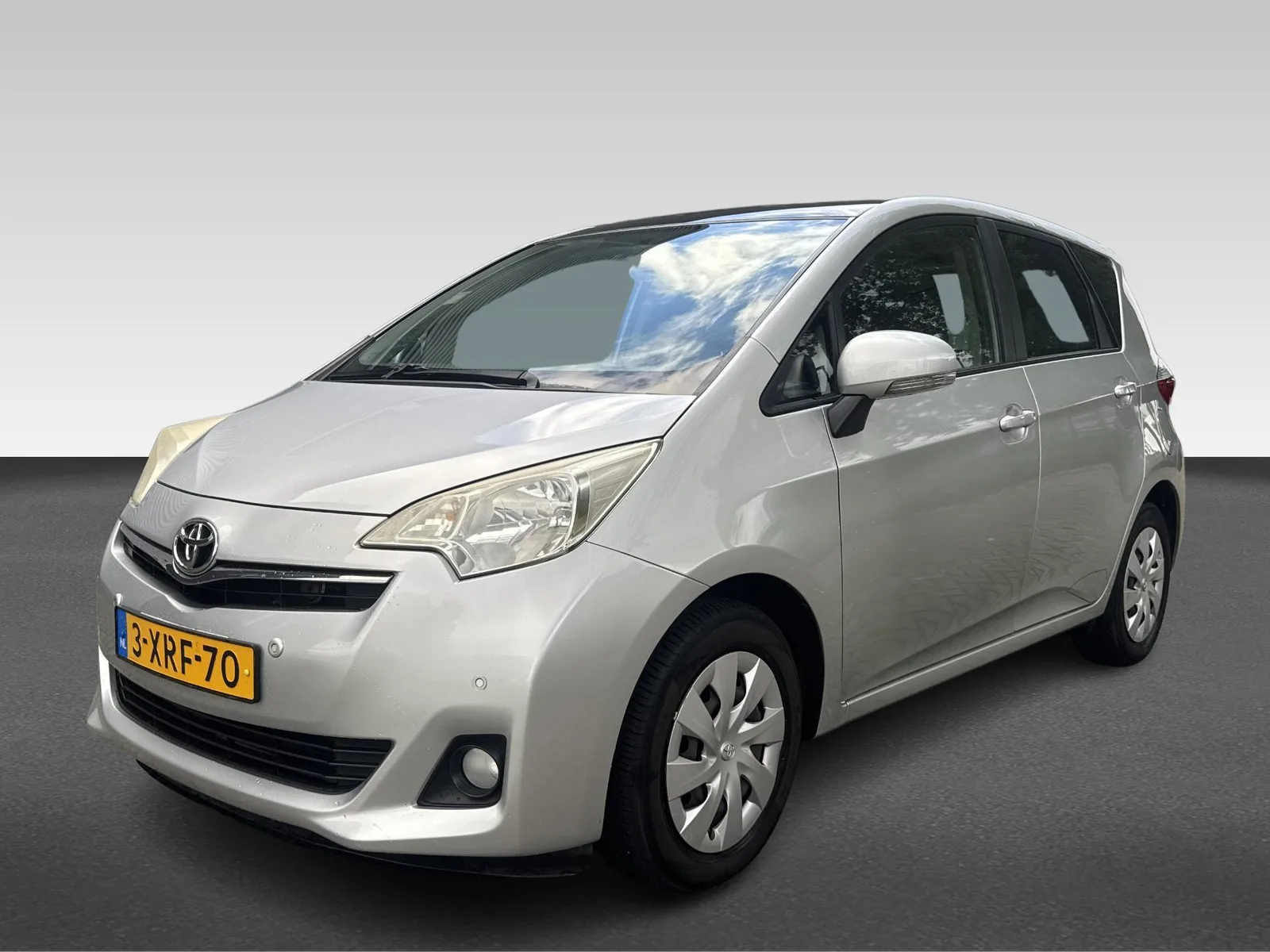 Toyota Verso S (2011) — foto 1