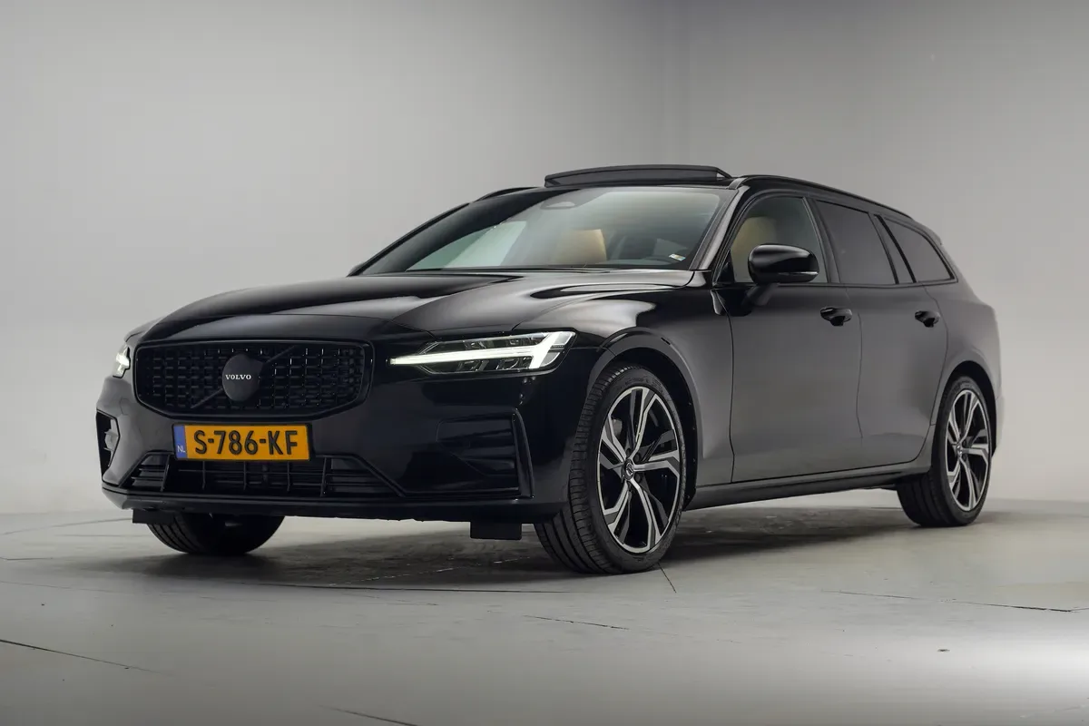Volvo V60 (2023) — foto 1