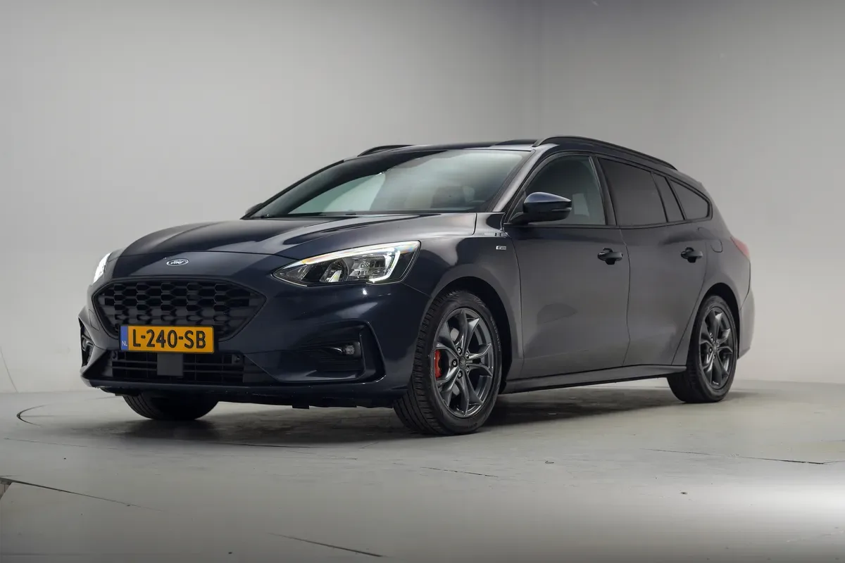 Ford Focus (2021) — foto 1