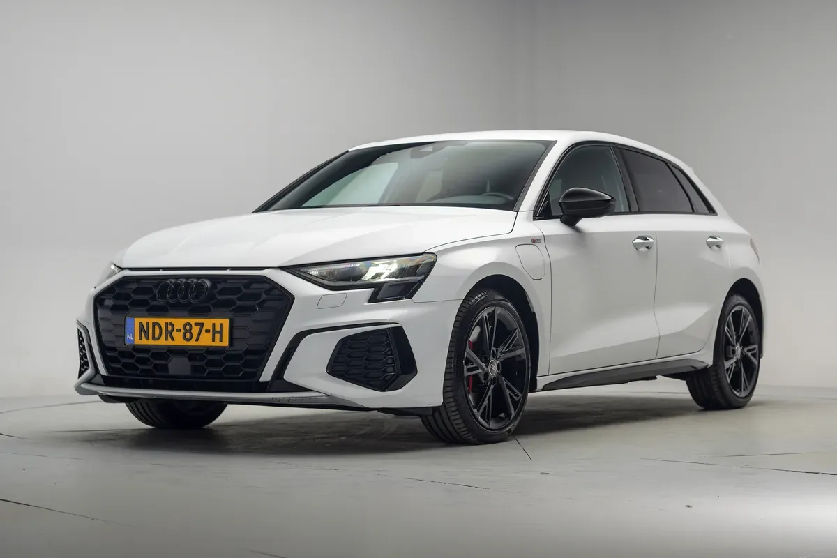Audi A3 (2023) — foto 1
