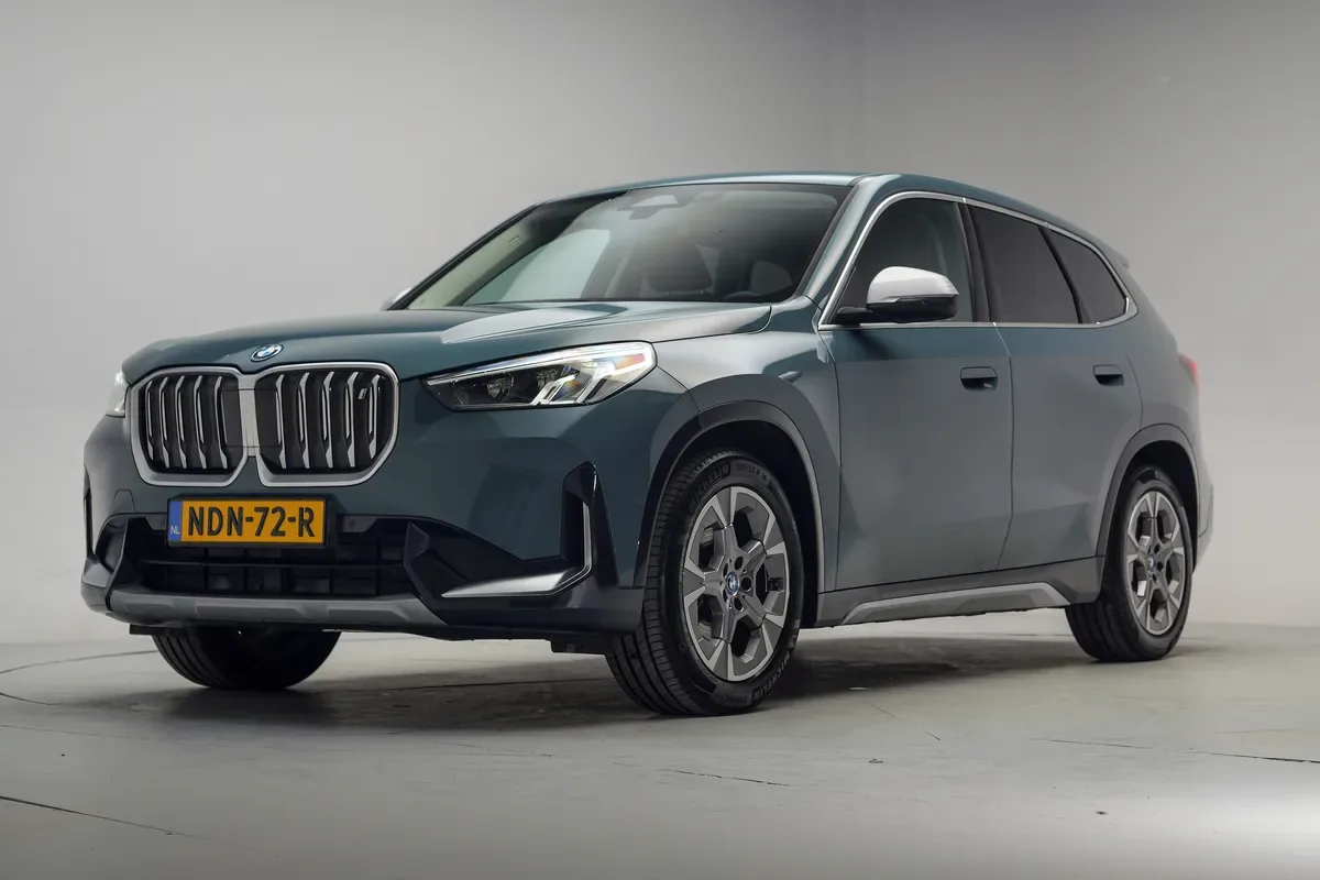 BMW iX1 (2023) — foto 1