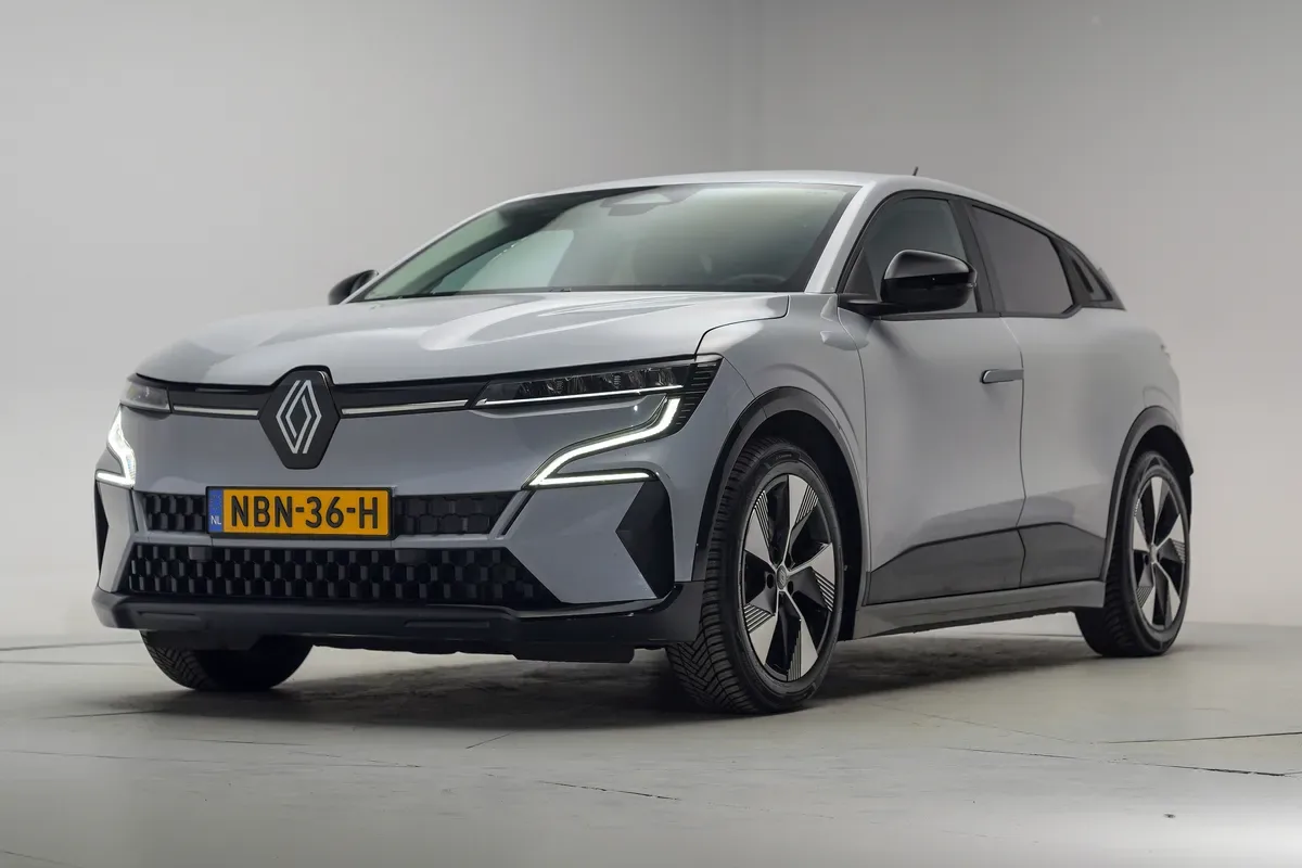 Renault Mégane E-Tech (2022) — foto 1