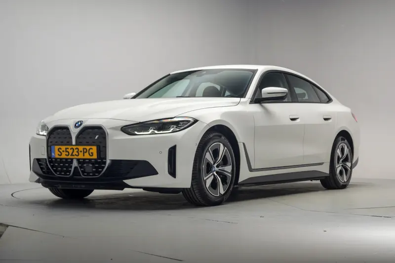 BMW i4 (2023)