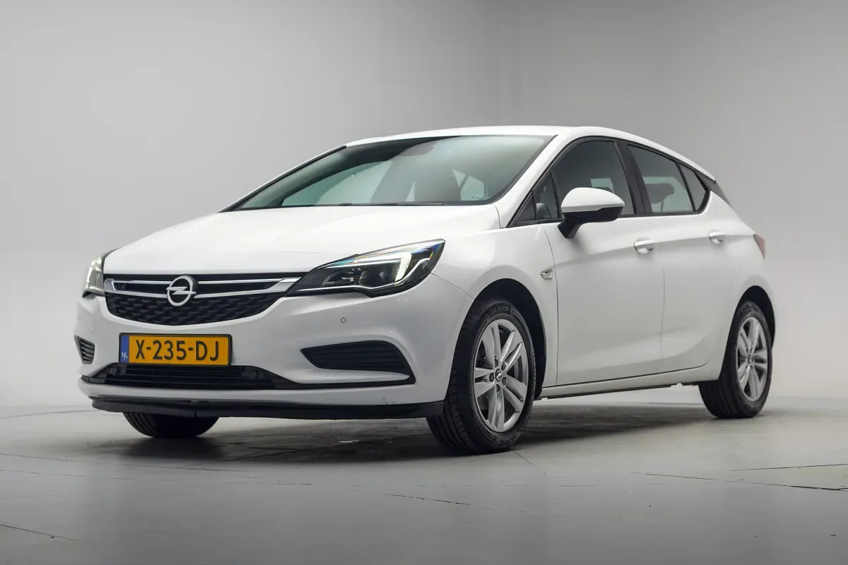 Opel Astra (2019) — foto 1