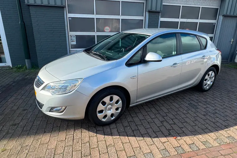 Opel Astra (2010)