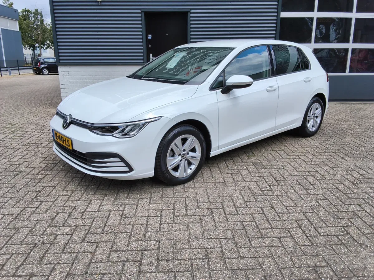 Volkswagen Golf (2021) — foto 1