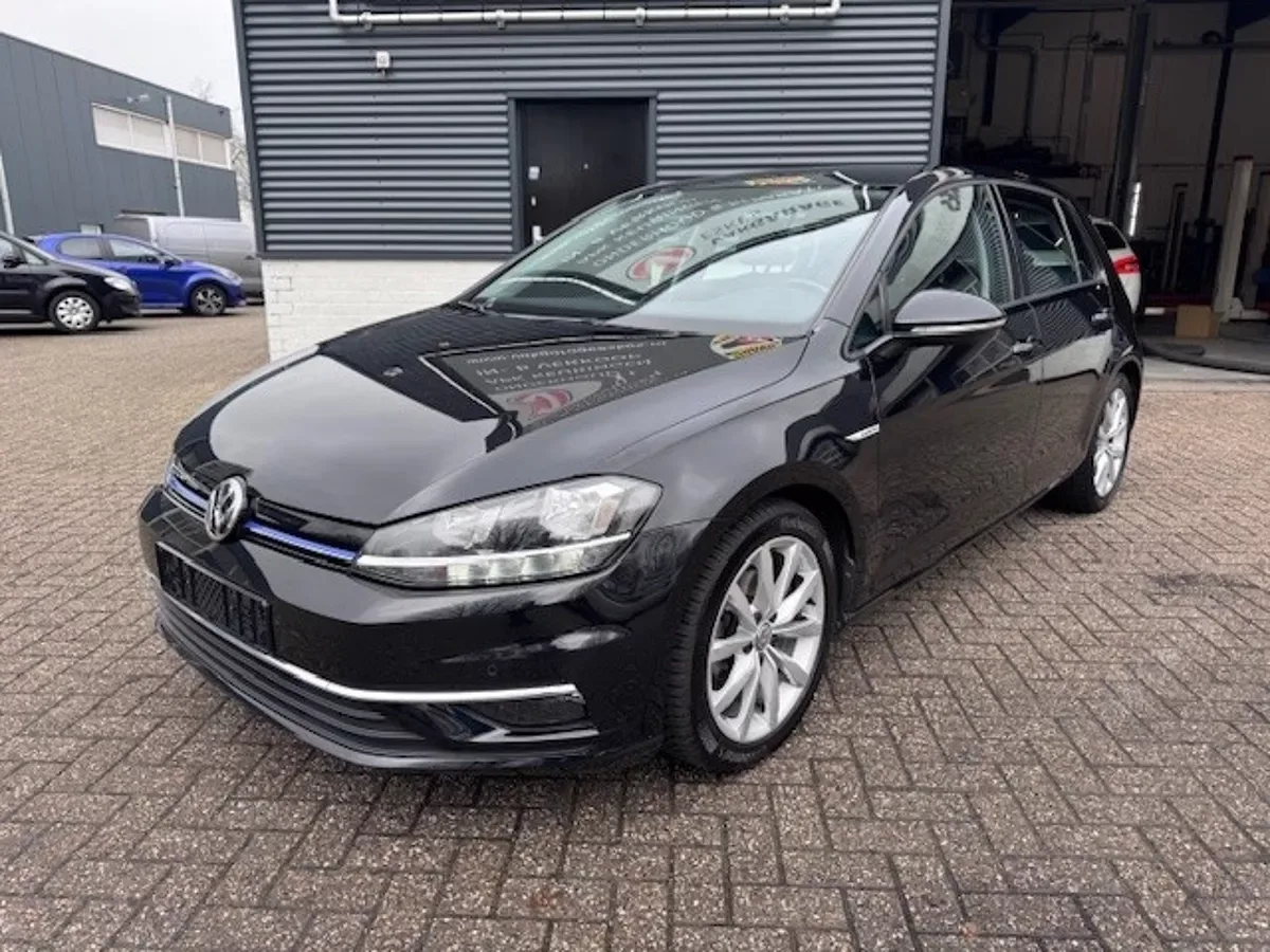 Volkswagen Golf (2019) — foto 1