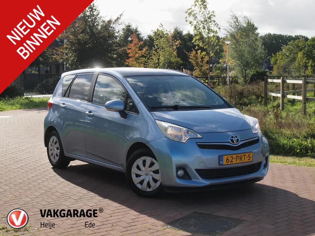 Toyota Verso (2011) — foto 1