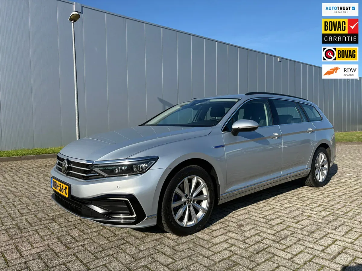 Volkswagen Passat (2024) — foto 1
